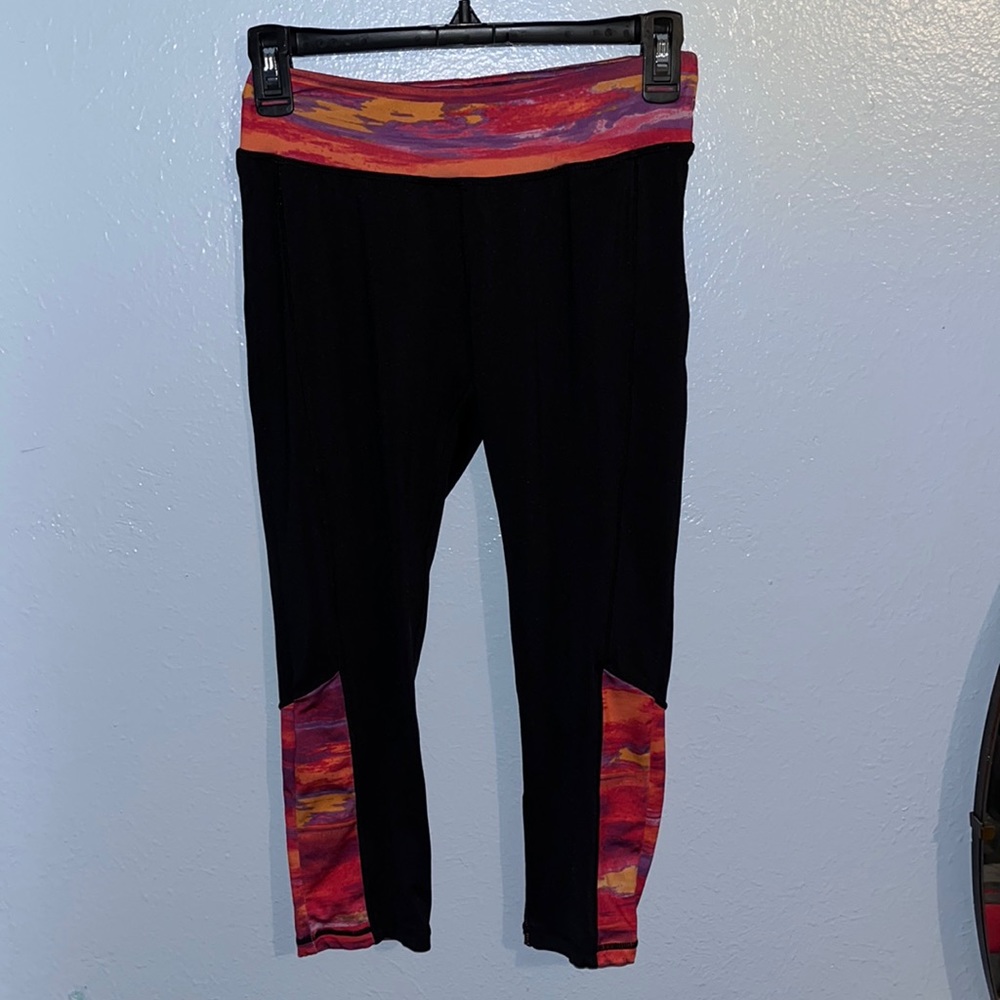 Black and Sunset Energie Capri Leggings